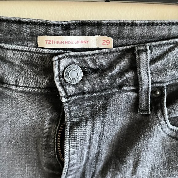 Levi's 721 10" High-Rise Skinny Jeans Dark Gray Wash Grey Raw Hem Jeans Size 29 - Picture 3 of 9